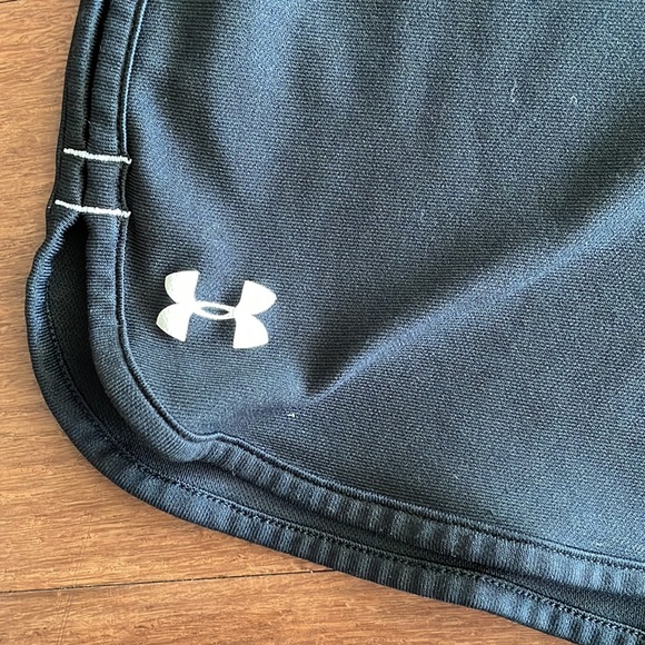 Under Armour Women’s Athletic Shorts - size Large - Picture 3 of 5